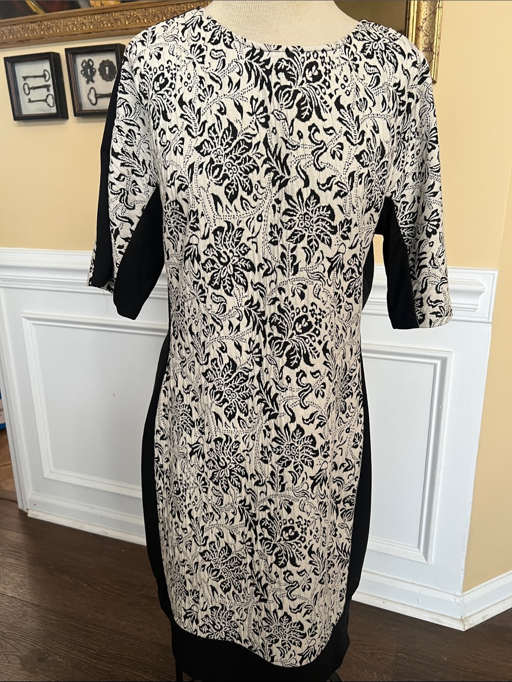 Black & White Floral Shift Dress - Women
